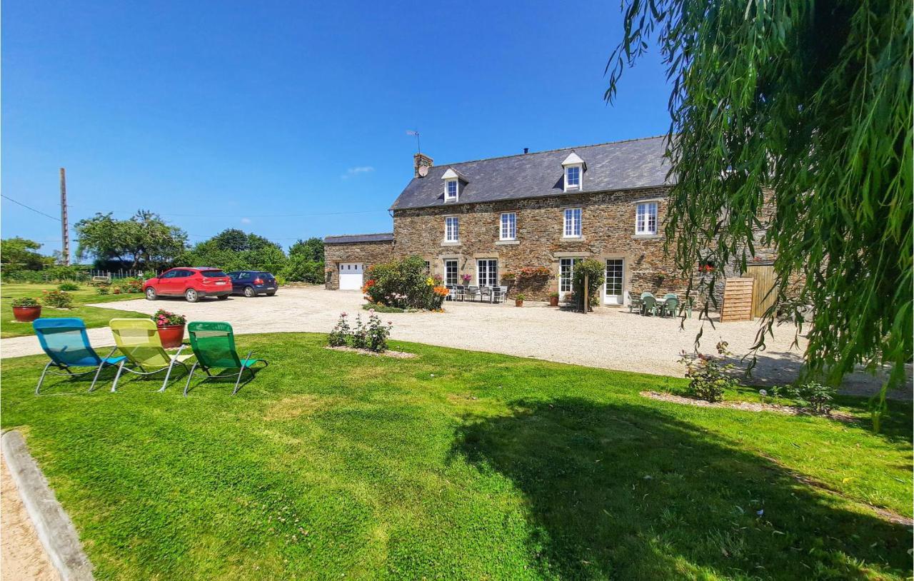 Awesome apartment in Roz-Landrieux with 2 Bedrooms&WiFi Buitenkant foto