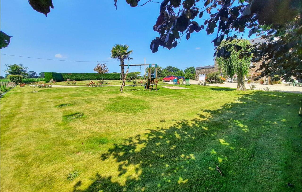 Awesome apartment in Roz-Landrieux with 2 Bedrooms&WiFi Buitenkant foto