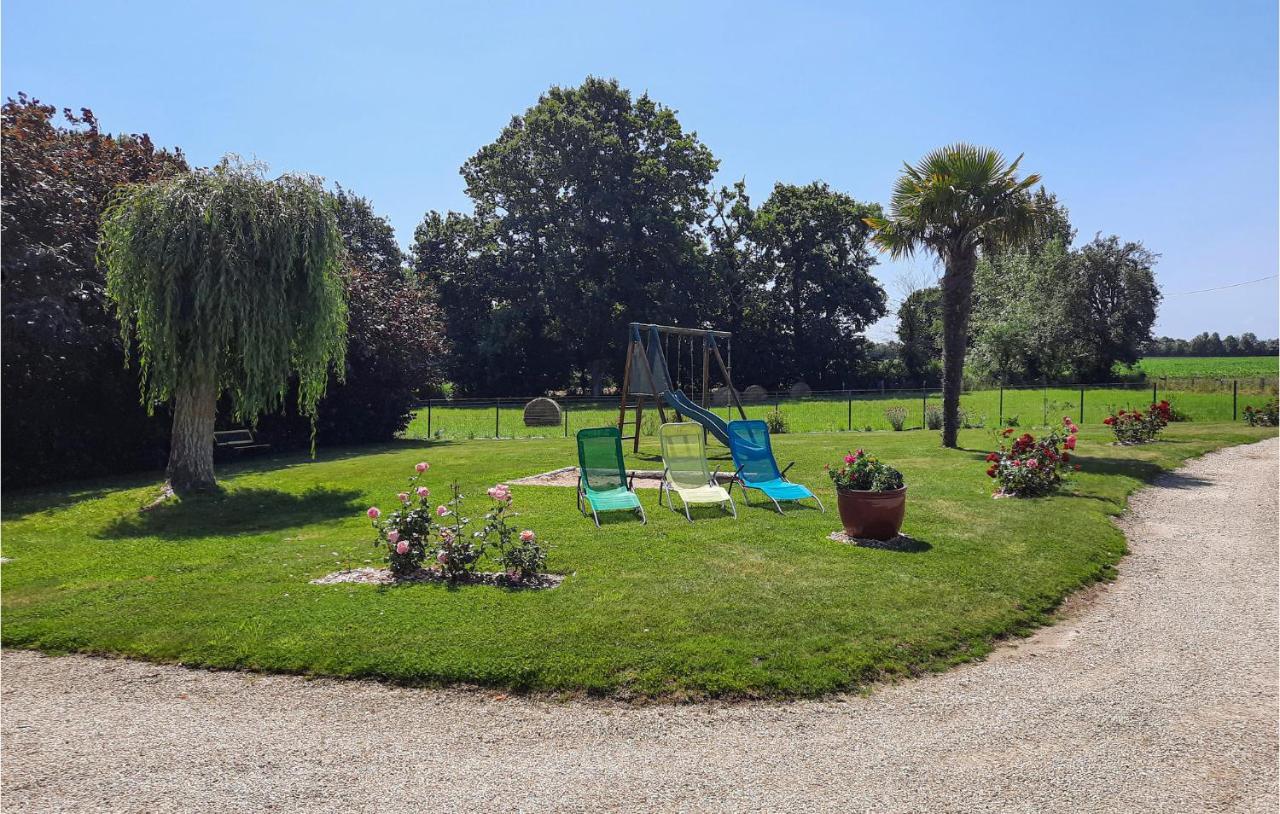 Awesome apartment in Roz-Landrieux with 2 Bedrooms&WiFi Buitenkant foto