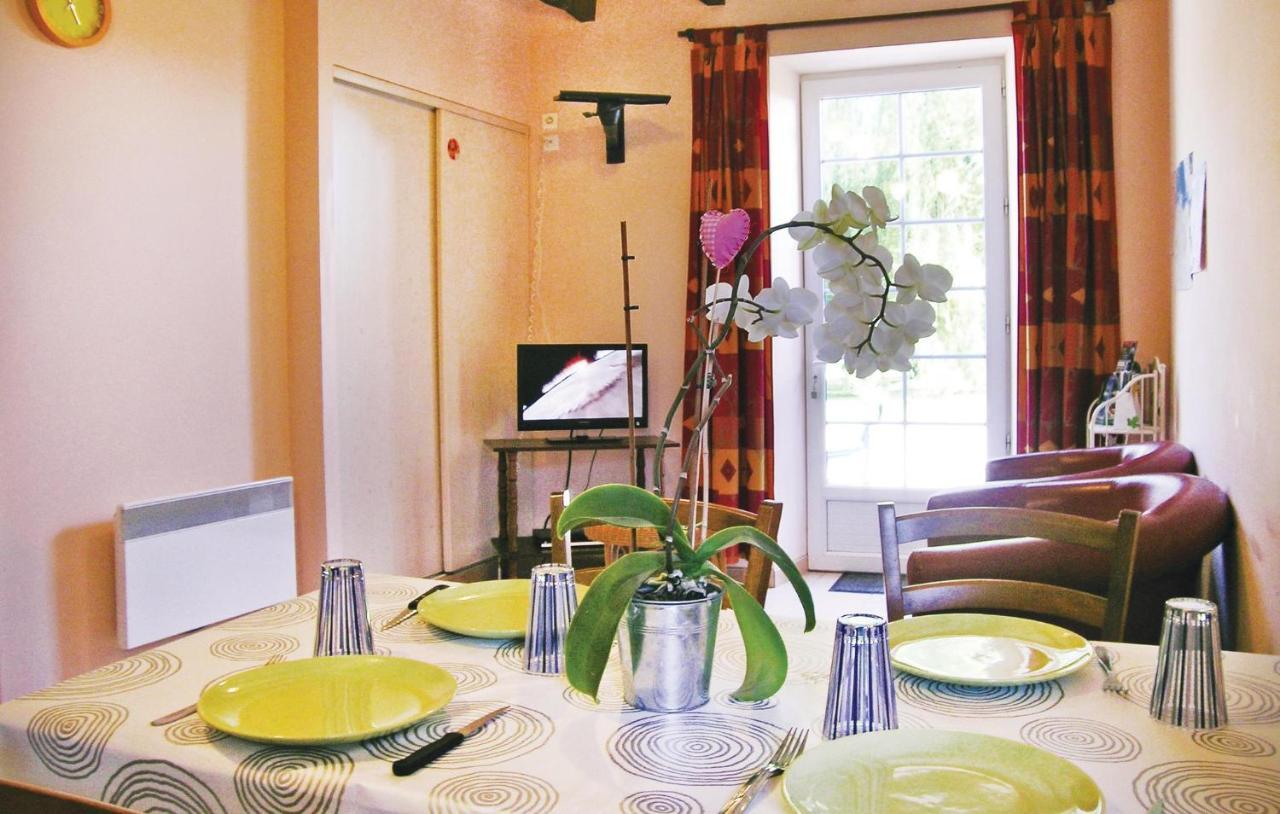 Awesome apartment in Roz-Landrieux with 2 Bedrooms&WiFi Buitenkant foto