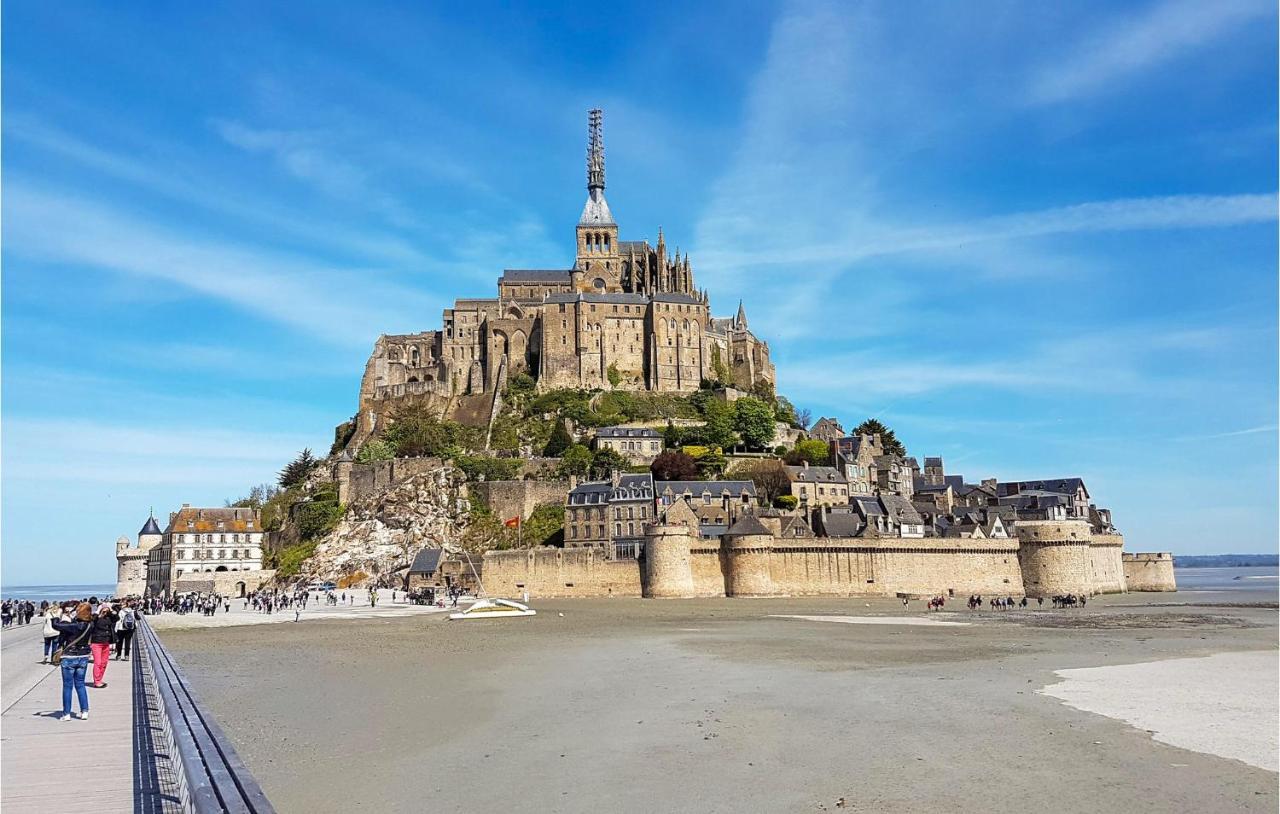 Awesome apartment in Roz-Landrieux with 2 Bedrooms&WiFi Buitenkant foto