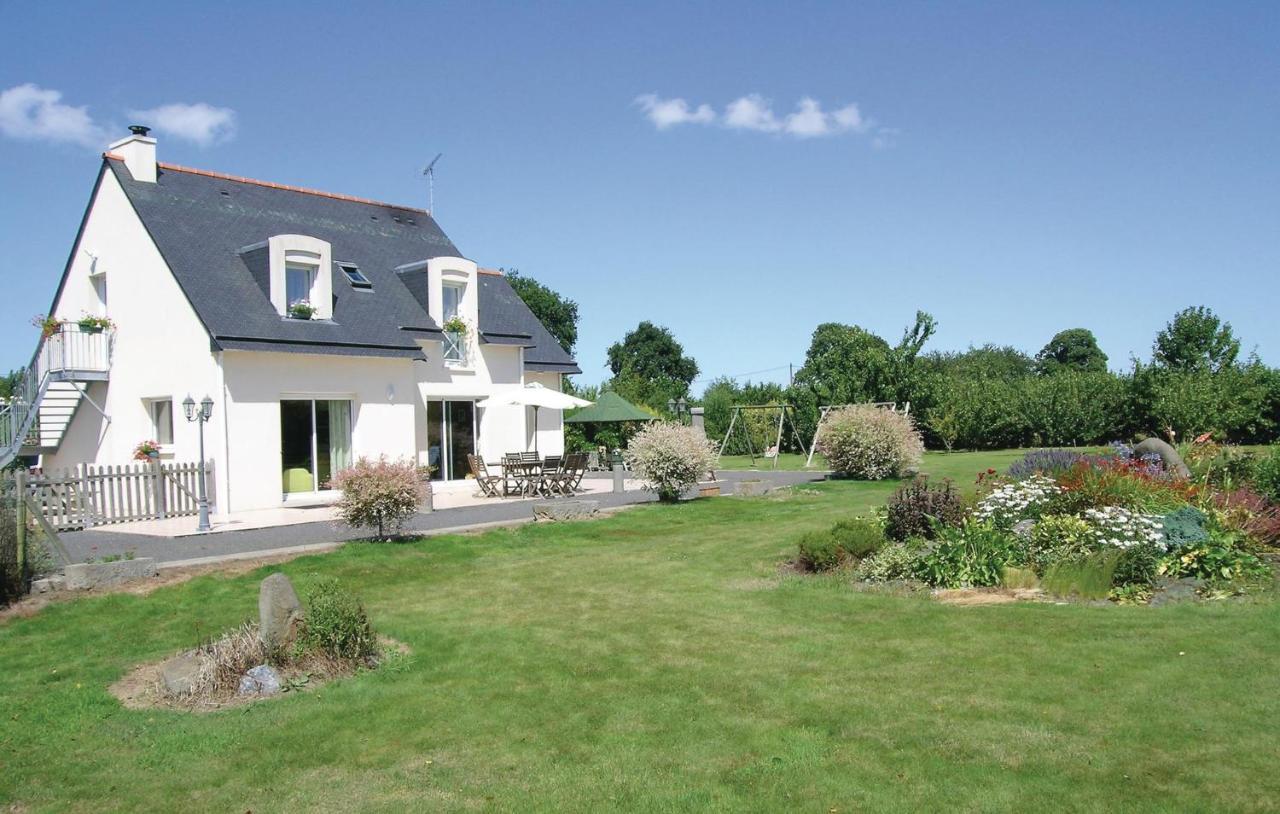 Awesome apartment in Roz-Landrieux with 2 Bedrooms&WiFi Buitenkant foto