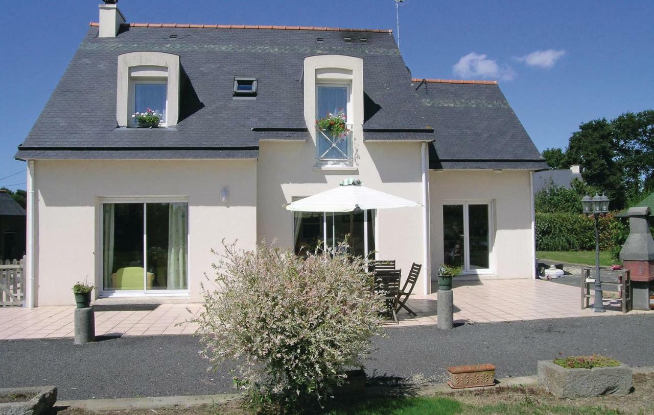 Awesome apartment in Roz-Landrieux with 2 Bedrooms&WiFi Buitenkant foto